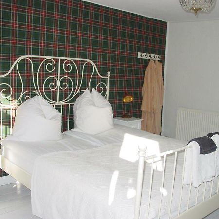 Robert'S Bed & Breakfast Helmarshausen Экстерьер фото