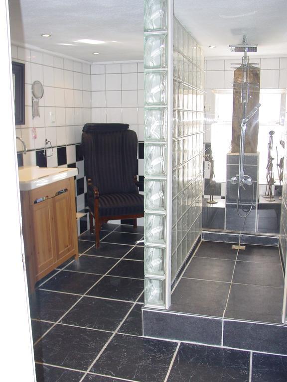 Robert'S Bed & Breakfast Helmarshausen Экстерьер фото