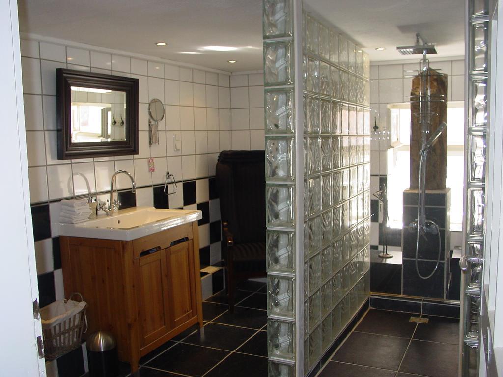Robert'S Bed & Breakfast Helmarshausen Экстерьер фото