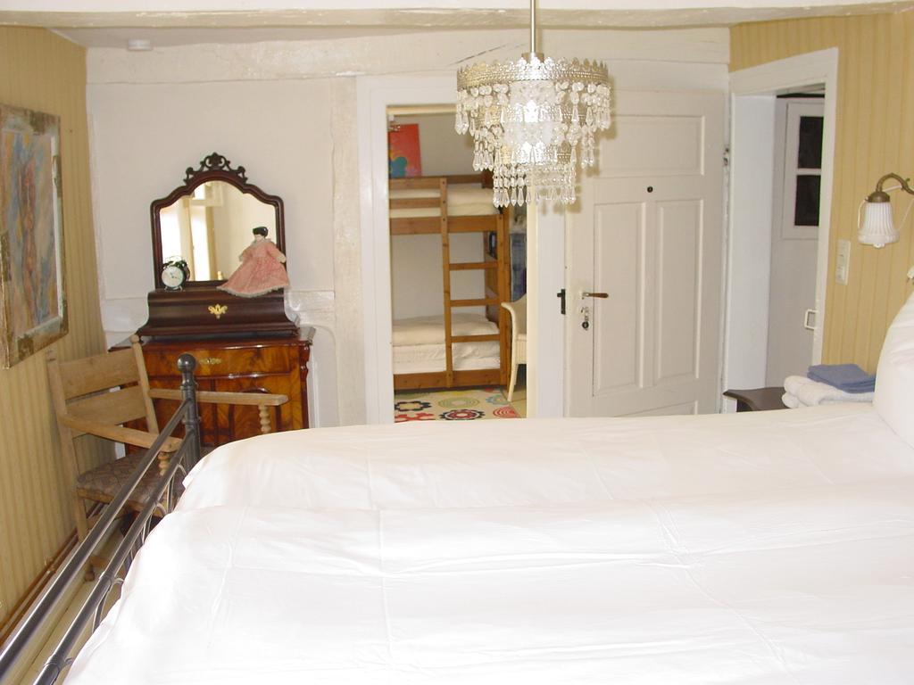 Robert'S Bed & Breakfast Helmarshausen Экстерьер фото