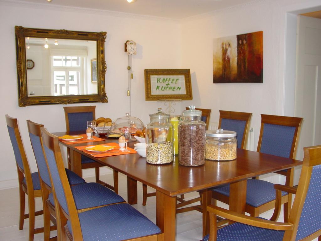 Robert'S Bed & Breakfast Helmarshausen Экстерьер фото
