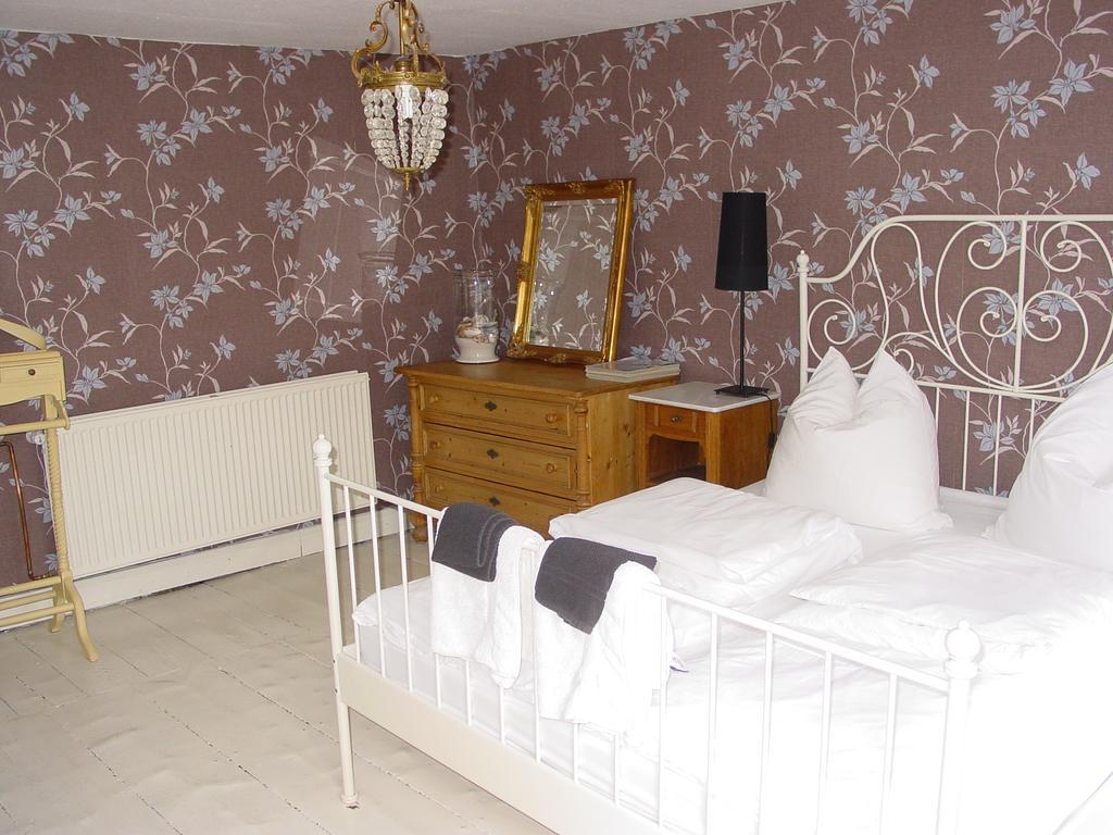 Robert'S Bed & Breakfast Helmarshausen Экстерьер фото