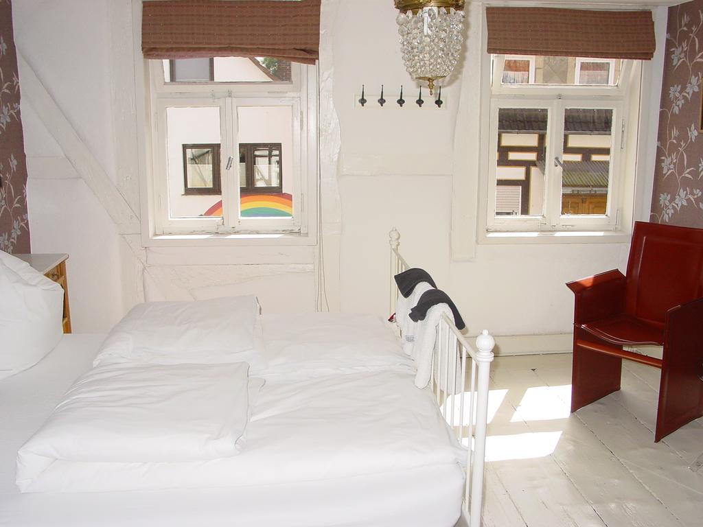 Robert'S Bed & Breakfast Helmarshausen Экстерьер фото