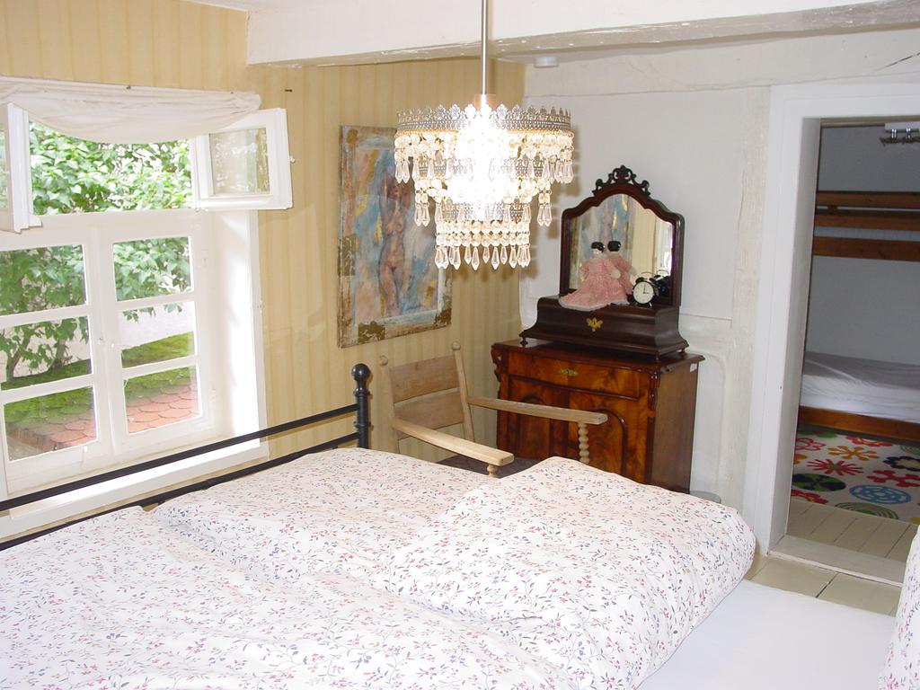 Robert'S Bed & Breakfast Helmarshausen Экстерьер фото