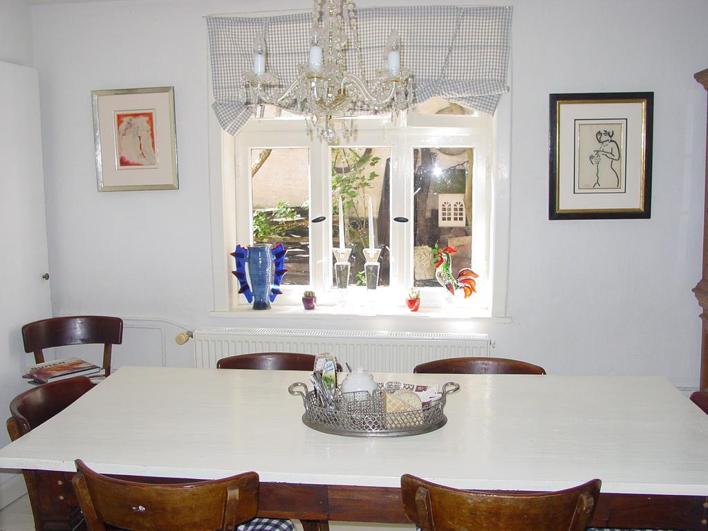 Robert'S Bed & Breakfast Helmarshausen Экстерьер фото