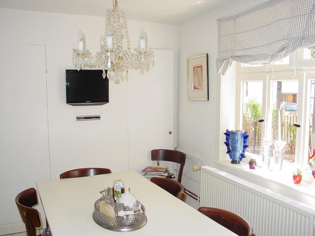 Robert'S Bed & Breakfast Helmarshausen Экстерьер фото