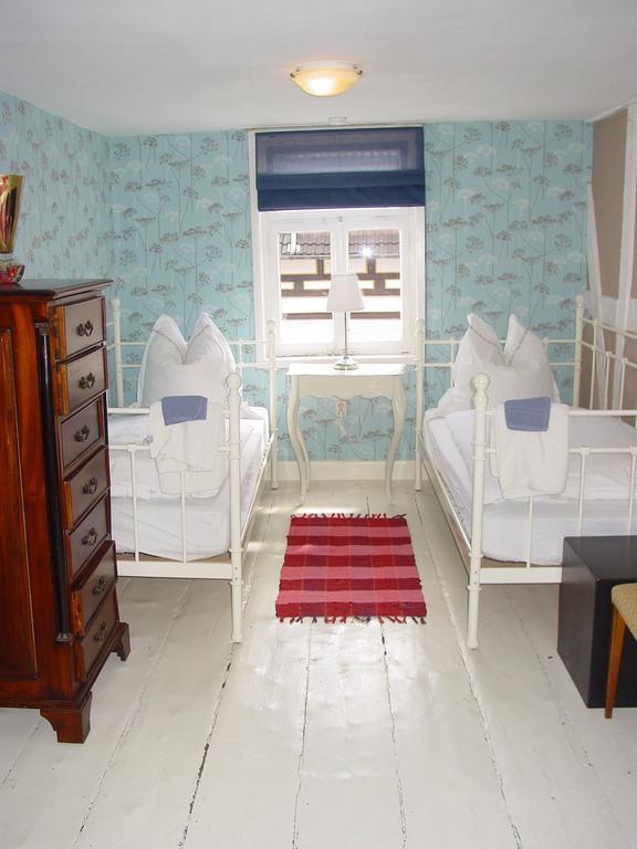 Robert'S Bed & Breakfast Helmarshausen Экстерьер фото
