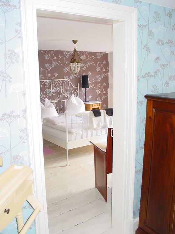 Robert'S Bed & Breakfast Helmarshausen Экстерьер фото
