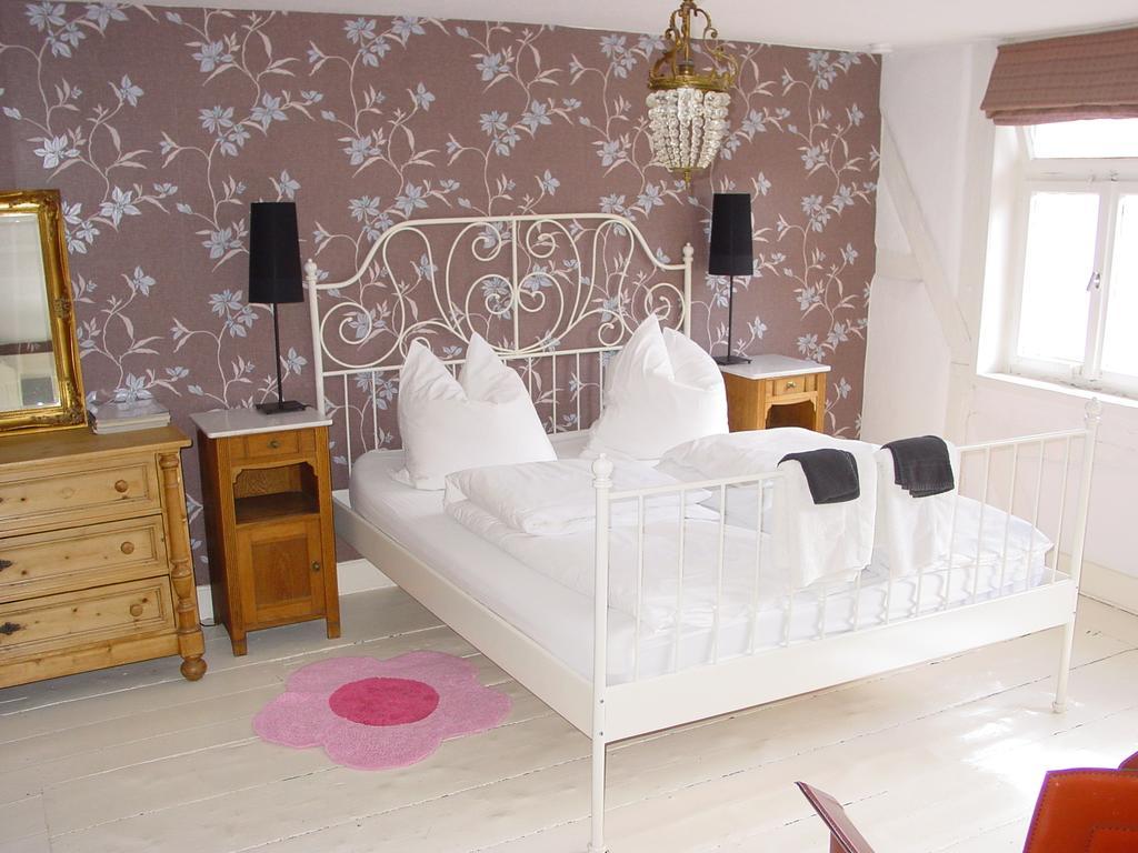 Robert'S Bed & Breakfast Helmarshausen Экстерьер фото