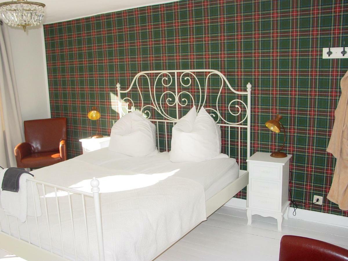Robert'S Bed & Breakfast Helmarshausen Экстерьер фото