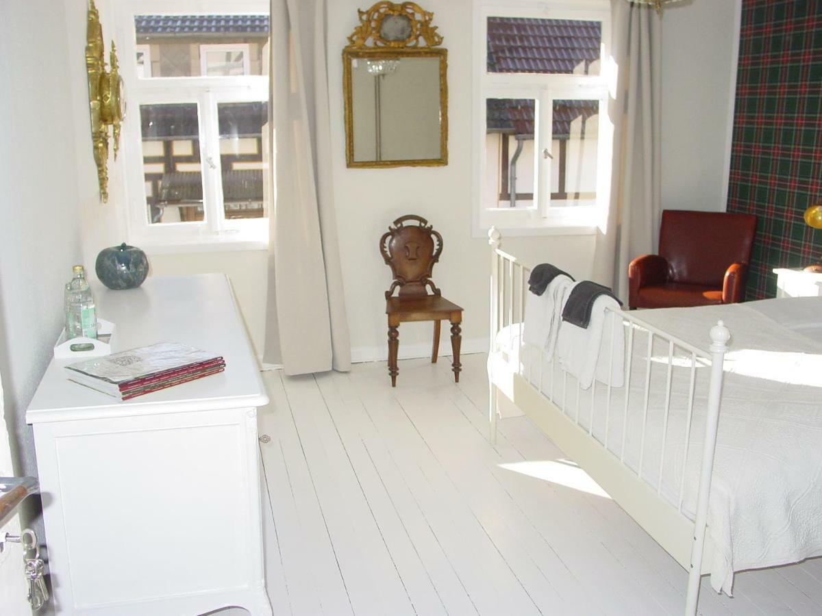 Robert'S Bed & Breakfast Helmarshausen Экстерьер фото