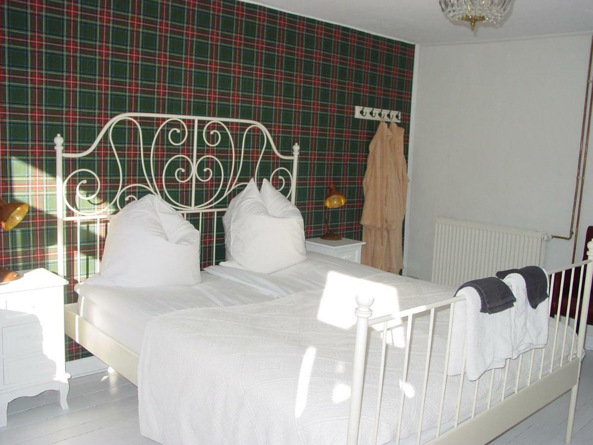 Robert'S Bed & Breakfast Helmarshausen Экстерьер фото