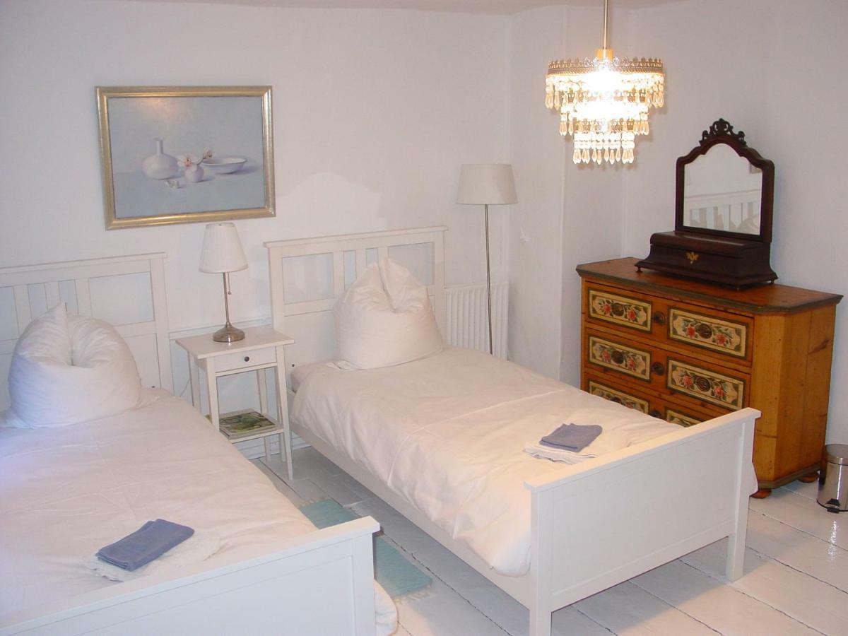 Robert'S Bed & Breakfast Helmarshausen Экстерьер фото