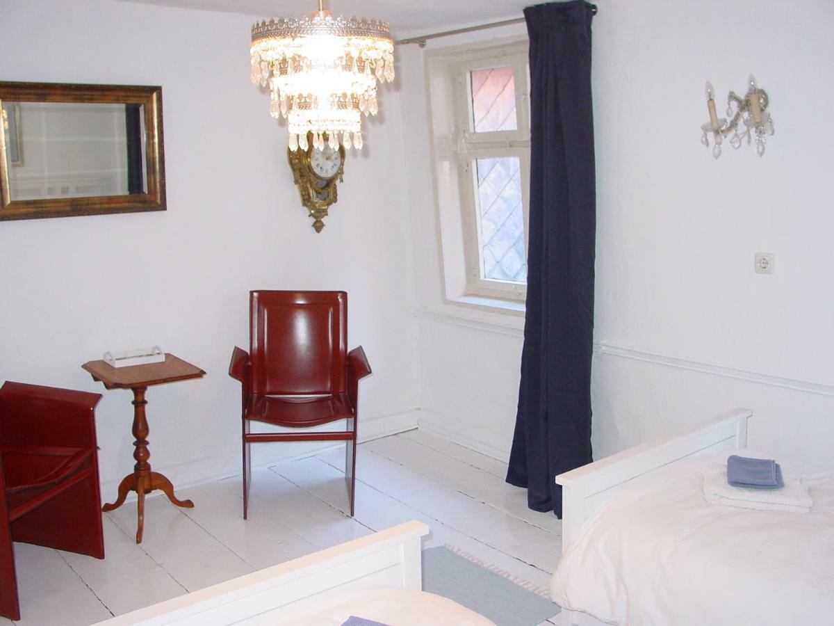 Robert'S Bed & Breakfast Helmarshausen Экстерьер фото