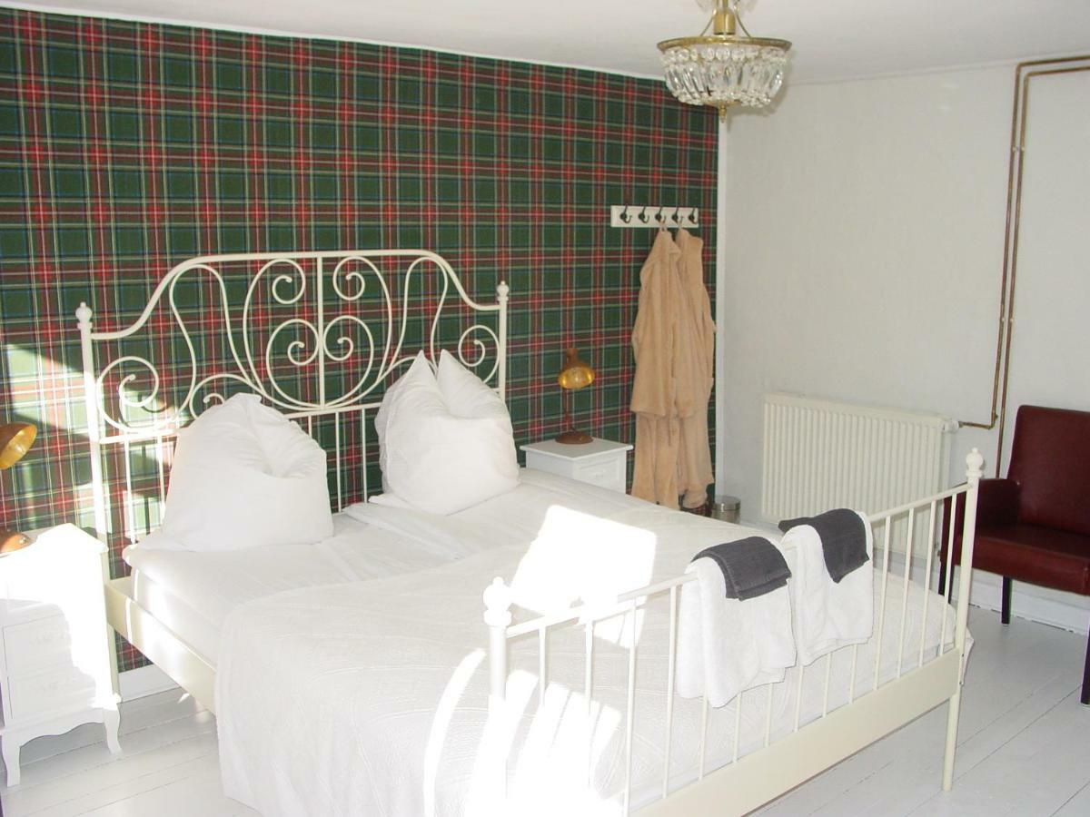 Robert'S Bed & Breakfast Helmarshausen Экстерьер фото