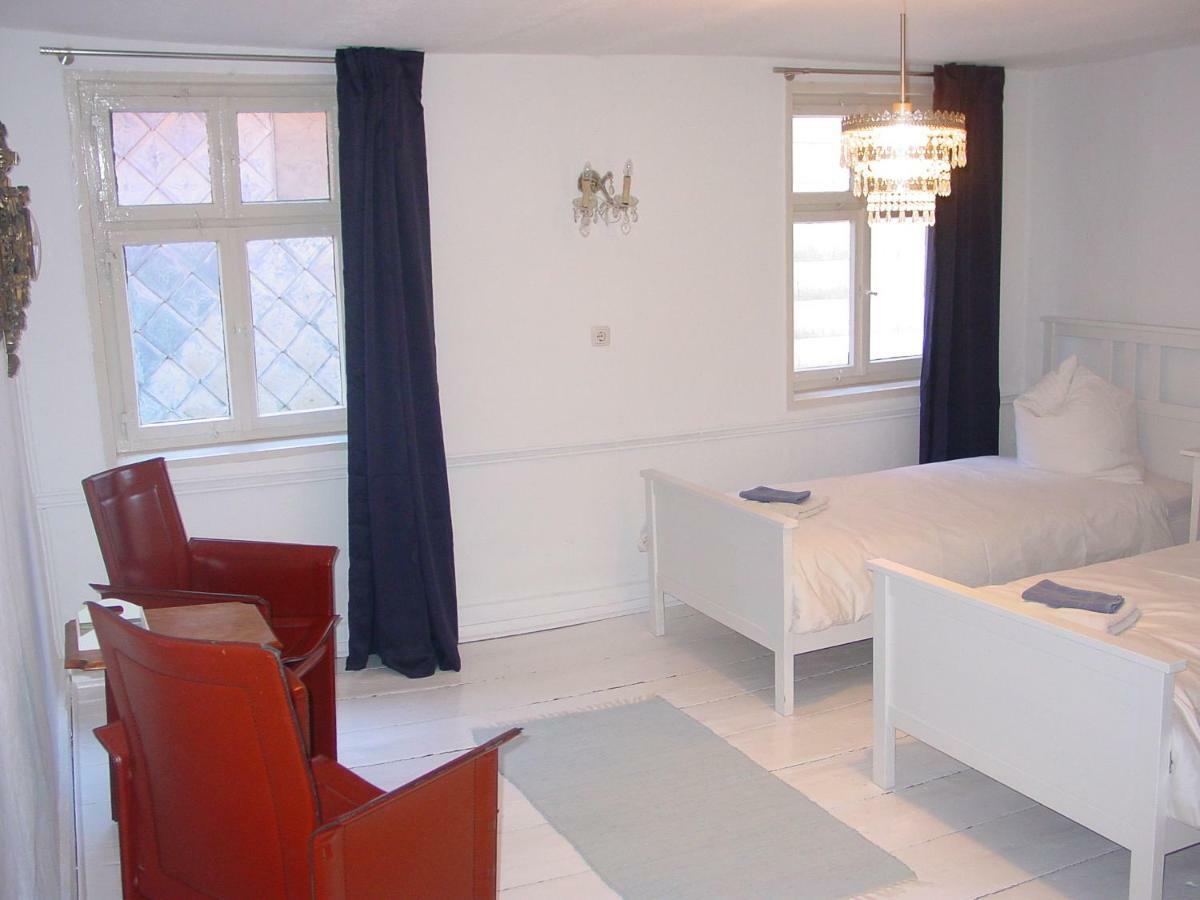Robert'S Bed & Breakfast Helmarshausen Экстерьер фото