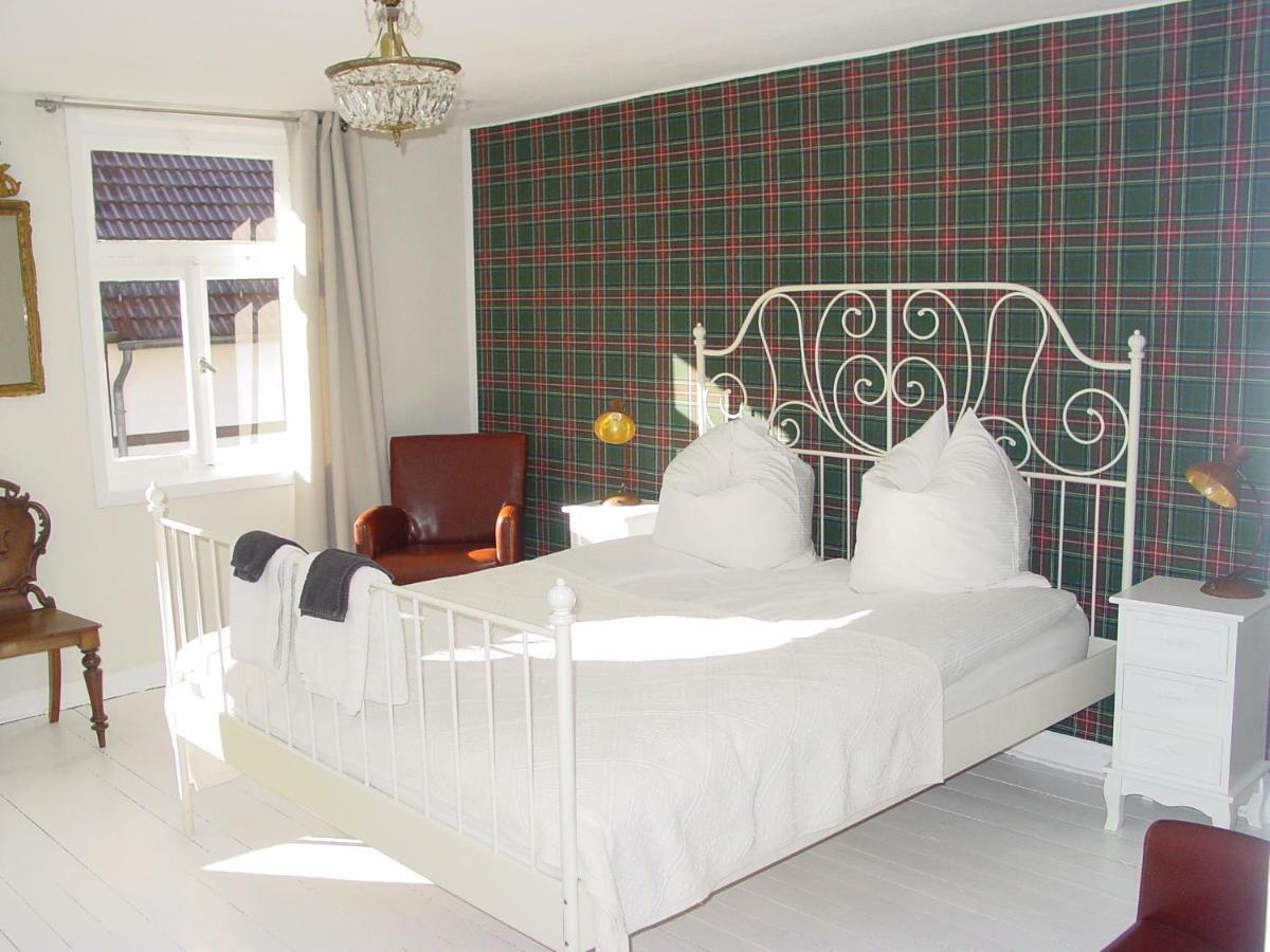 Robert'S Bed & Breakfast Helmarshausen Экстерьер фото