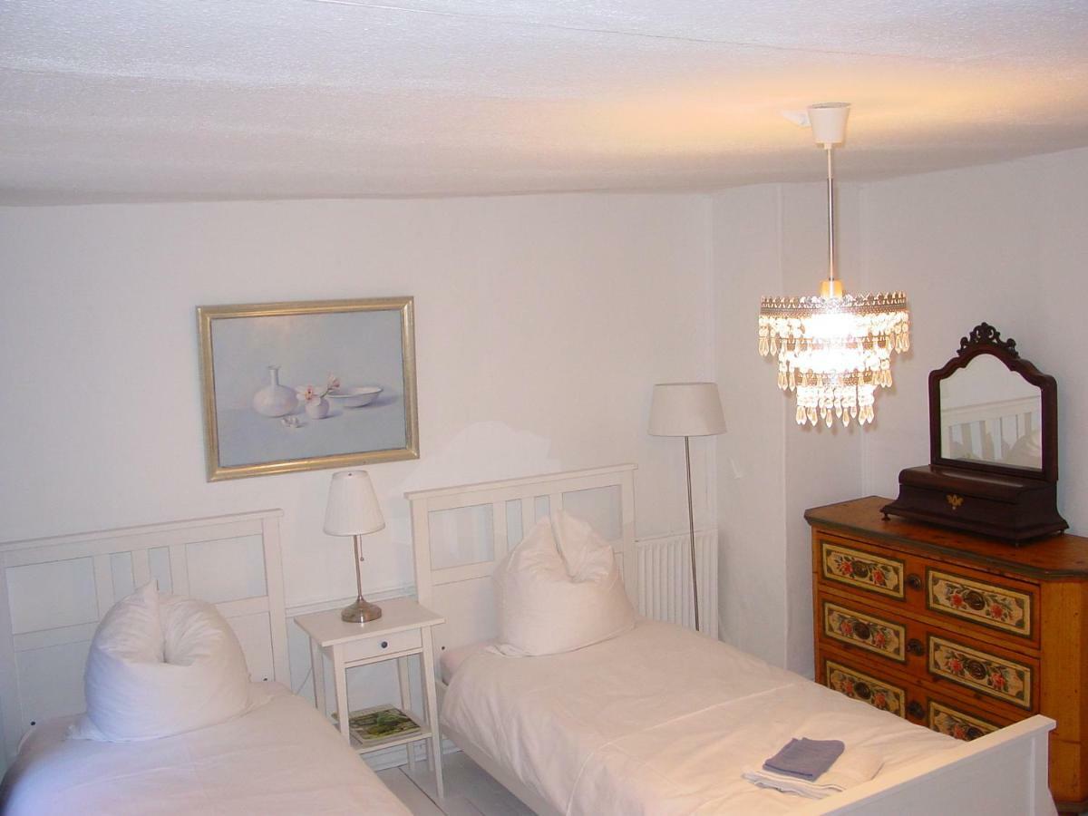 Robert'S Bed & Breakfast Helmarshausen Экстерьер фото